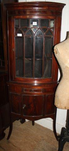 Mahogany standing corner cupboard(-)